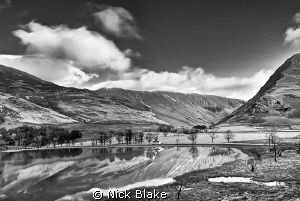A view of Buttermere in the Lake District on a cold Novem... by Nick Blake 